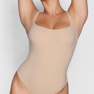 SKIMS SQUARE NECK BODYSUIT XL Clay